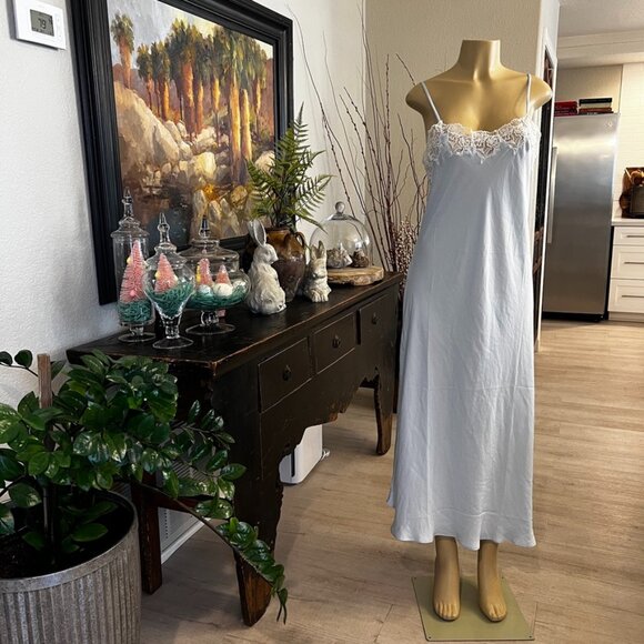 EILEEN WEST night gown: soft powder blue in color w/ white cotton lace - Picture 2 of 6